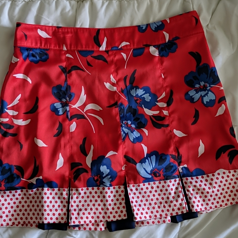 Izod golf skort- skirt with shorts lining